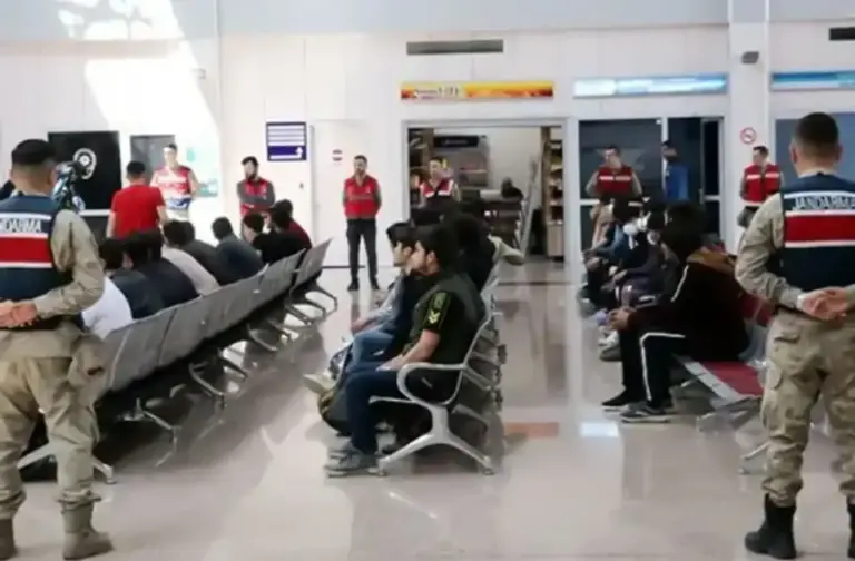 بازداشت دهها پناهجوی افغان