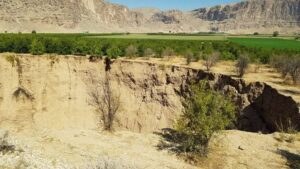 آوارگی ده‌ها خانواده در پی فرونشست زمین در سمنگان- ایراف