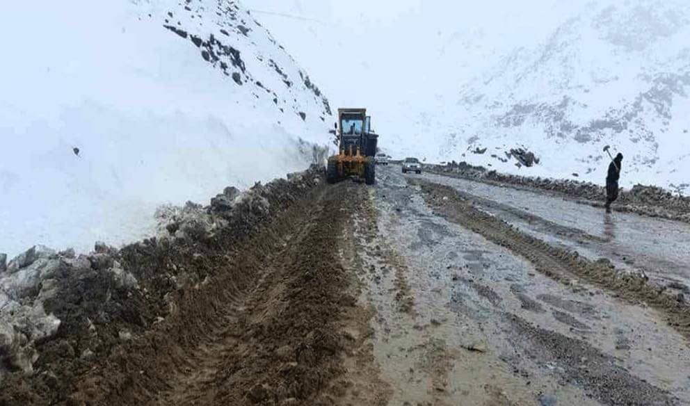 بزرگراه سالنگ بر اثر بارندگی بسته شد- ایراف