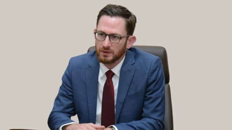 مجوز امنیتی نماینده پیشین آمریکا در افغانستان لغو شد 