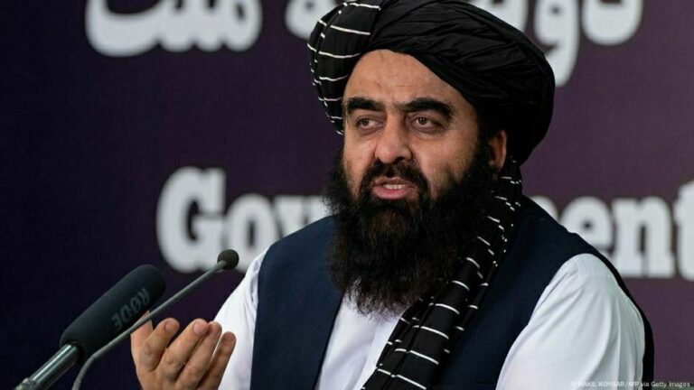 متقی در دهلی‌نو: آموزش دختران «ممنوع» نیست، فعلاً «تعلیق» شده است