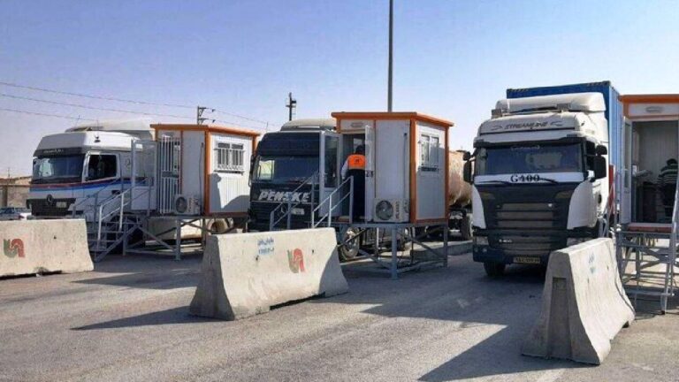 برقراری اینترنت در افغانستان؛ خروج کامیون‌ها از مرز دوغارون از سر گرفته شد