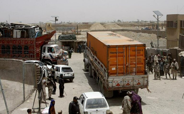 بازگشایی مرحله‌ای تجارت ترانزیتی افغانستان از مسیر چمن پس از آتش‌بس میان اسلام‌آباد و کابل