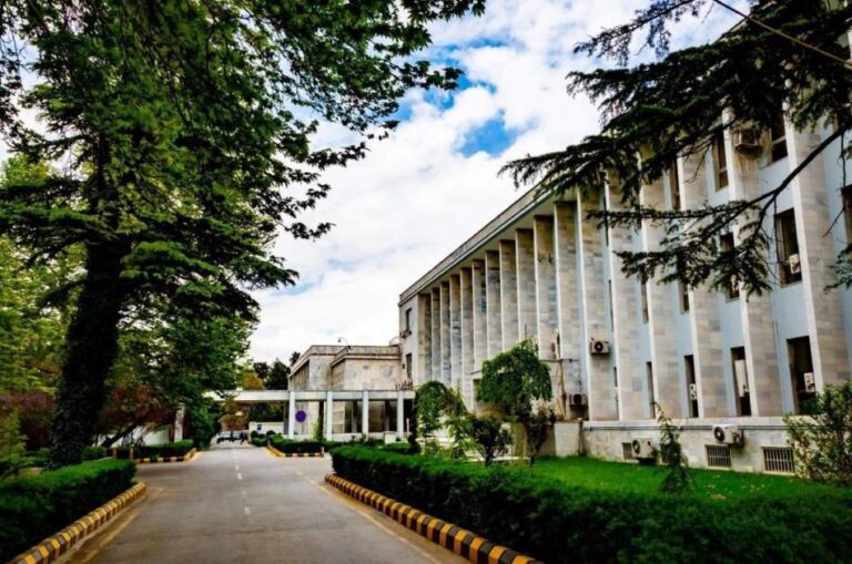 طالبان انفجارها و حملات مرگبار در پاکستان را محکوم کرد