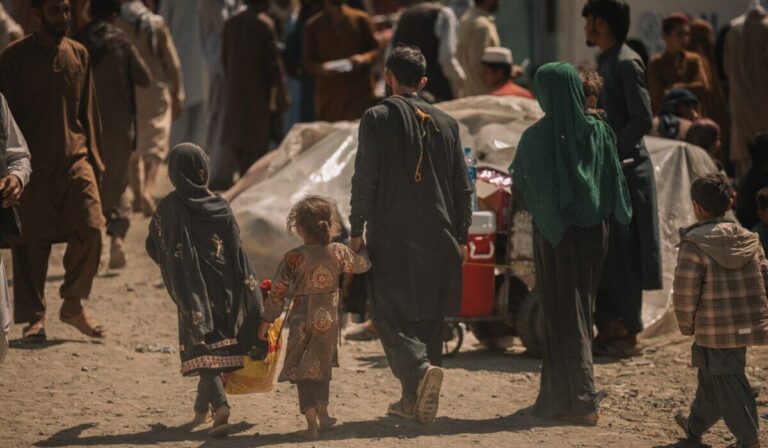 پلیس پاکستان برای گزارش مهاجرین افغان، پاداش نقدی می‌دهد