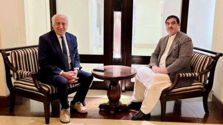 انسداد دارایی‌های بانکی افغانستان؛ خلیلزاد با رئیس اتاق تجارت طالبان گفت‌وگو کرد