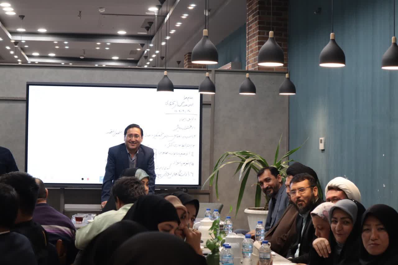 «گعدههای نخبگانی»؛ نخستین همايش فرهنگیان افغانستانی در قم برگزار شد 2 «گعدههای نخبگانی»؛ نخستین همايش فرهنگیان افغانستانی در قم برگزار شد