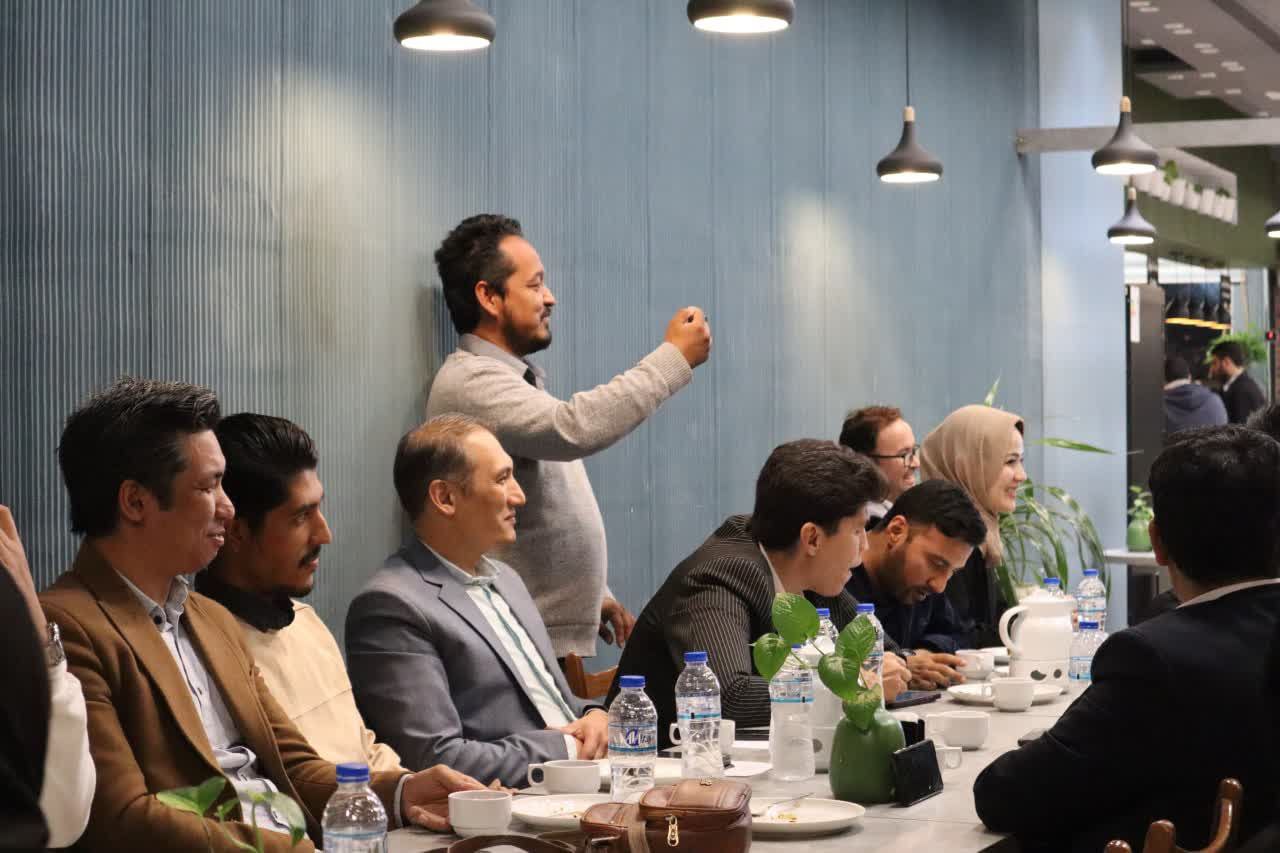 «گعدههای نخبگانی»؛ نخستین همايش فرهنگیان افغانستانی در قم برگزار شد 4 «گعدههای نخبگانی»؛ نخستین همايش فرهنگیان افغانستانی در قم برگزار شد