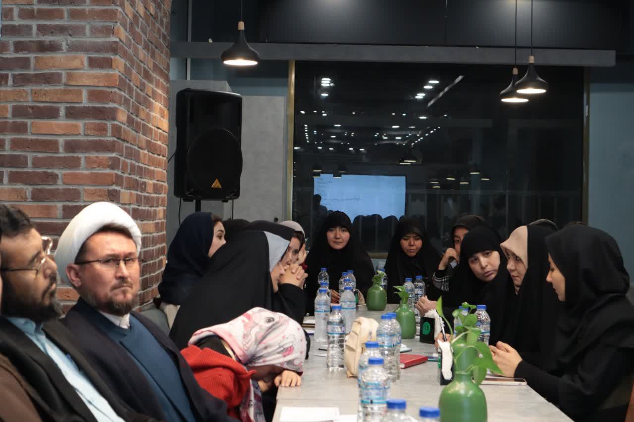 «گعدههای نخبگانی»؛ نخستین همايش فرهنگیان افغانستانی در قم برگزار شد 1 «گعدههای نخبگانی»؛ نخستین همايش فرهنگیان افغانستانی در قم برگزار شد