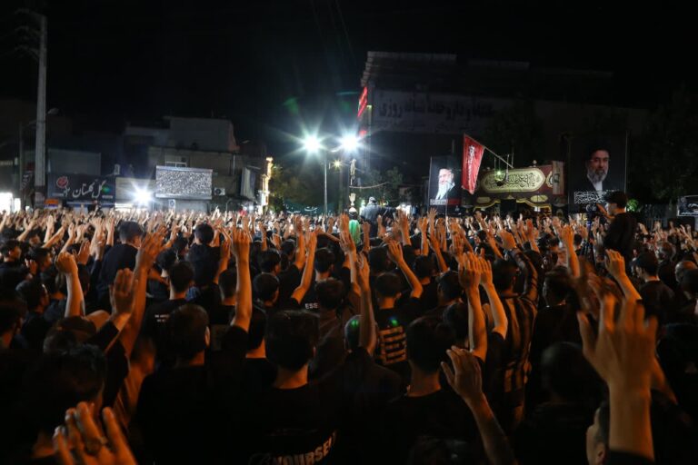 عزاداری مهاجرین در مشهد مقدس؛ مراسم علم‌کشی در شب هفتم محرم
