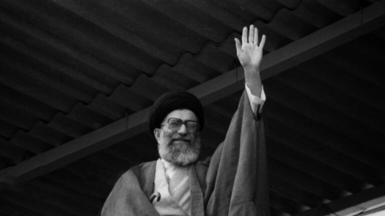 زندگی رهبر شهید روی خط زمان | از پیروزی انقلاب تا مدیریت بحران‌های نخستین سال‌های جمهوری اسلامی
