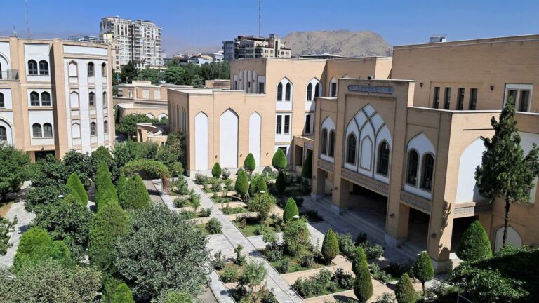 توضیح حقوقی برای یک اتهام سیاسی؛ آیا حوزه علمیه خاتم‌النبیین(ص) یک نهاد حزبی است؟