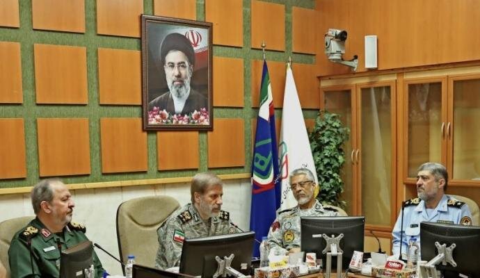 تأکید فرمانده کل ارتش بر پاسخ چندبرابری به متجاوزان: پیروز قطعی جنگ ایران است