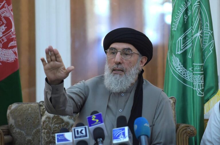 هشدار تند حکمتیار به اسلام‌آباد: دام بی‌ثباتی افغانستان دامن پاکستان را خواهد گرفت