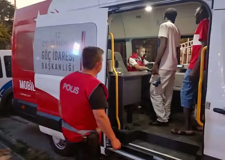بازداشت ۲۹ پناهجوی افغان در سواحل ترکیه؛ بازداشت‌شدگان به دادستانی منتقل شدند