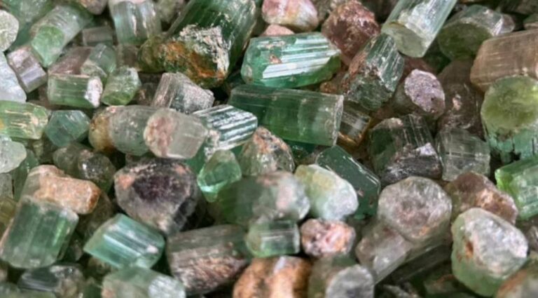 درآمدزایی از معادن شرق؛ فروش ۲۸ میلیون افغانی سنگ‌های قیمتی توسط طالبان